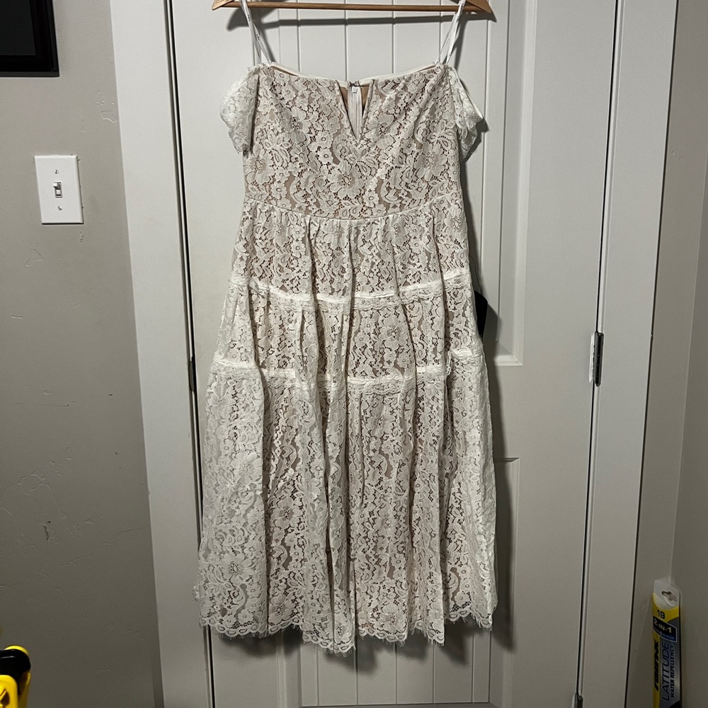 White off the shoulder sleeve dress